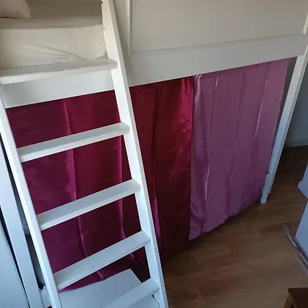 Homestay Sams Rooms - Solo Female Guest House