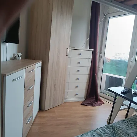 Sams Rooms - Solo Female Guest House * Amadora