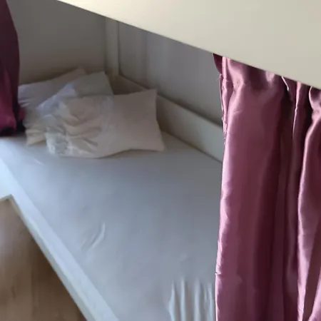 Sams Rooms - Solo Female Guest House Homestay