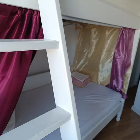 Sams Rooms - Solo Female Guest House Homestay *