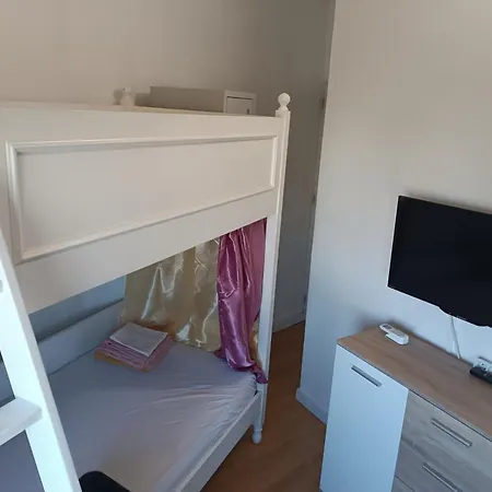 Homestay Sams Rooms - Solo Female Guest House
