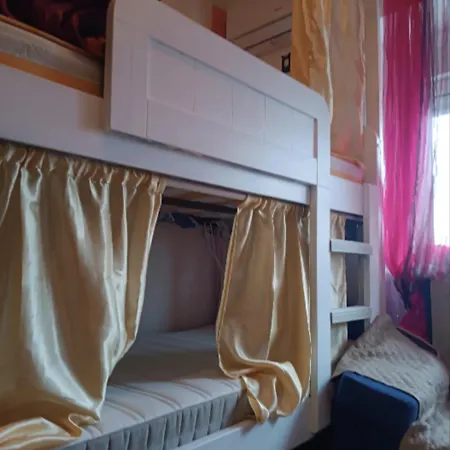Homestay Sams Rooms - Solo Female Guest House *