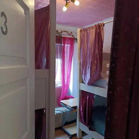 Sams Rooms - Solo Female Guest House * Amadora