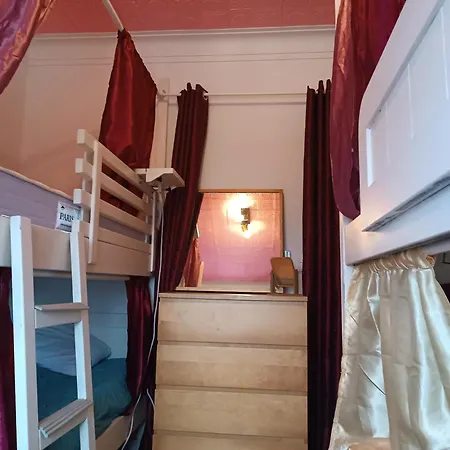 Homestay Sams Rooms - Solo Female Guest House *