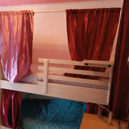 Sams Rooms - Solo Female Guest House Homestay Amadora