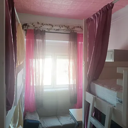 Homestay Sams Rooms - Solo Female Guest House Amadora