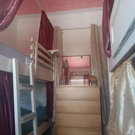 Sams Rooms - Solo Female Guest House Homestay *